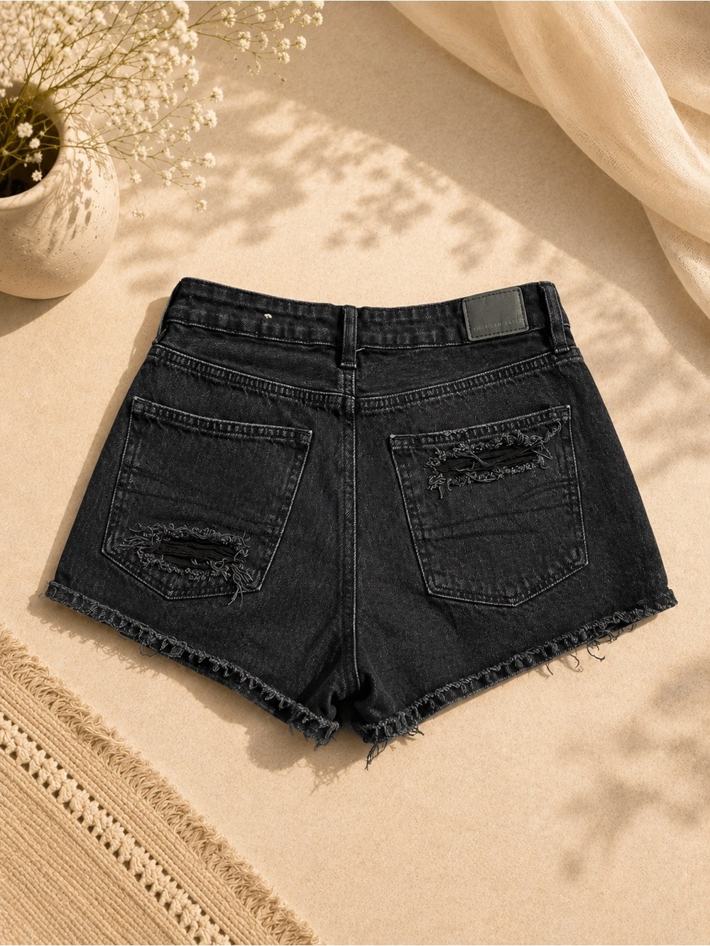 American Eagle Women's Mom Jean Shorts Size 4 - Black Distressed Crossover - Picture 4 of 10